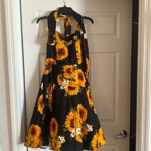 Stunning Sunflower pin-Up Style dress Size Large